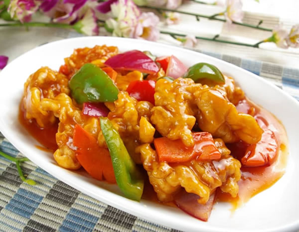 Fried chicken with sweet and sour sauce